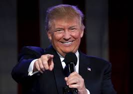 trumpsmilepointingg-160825